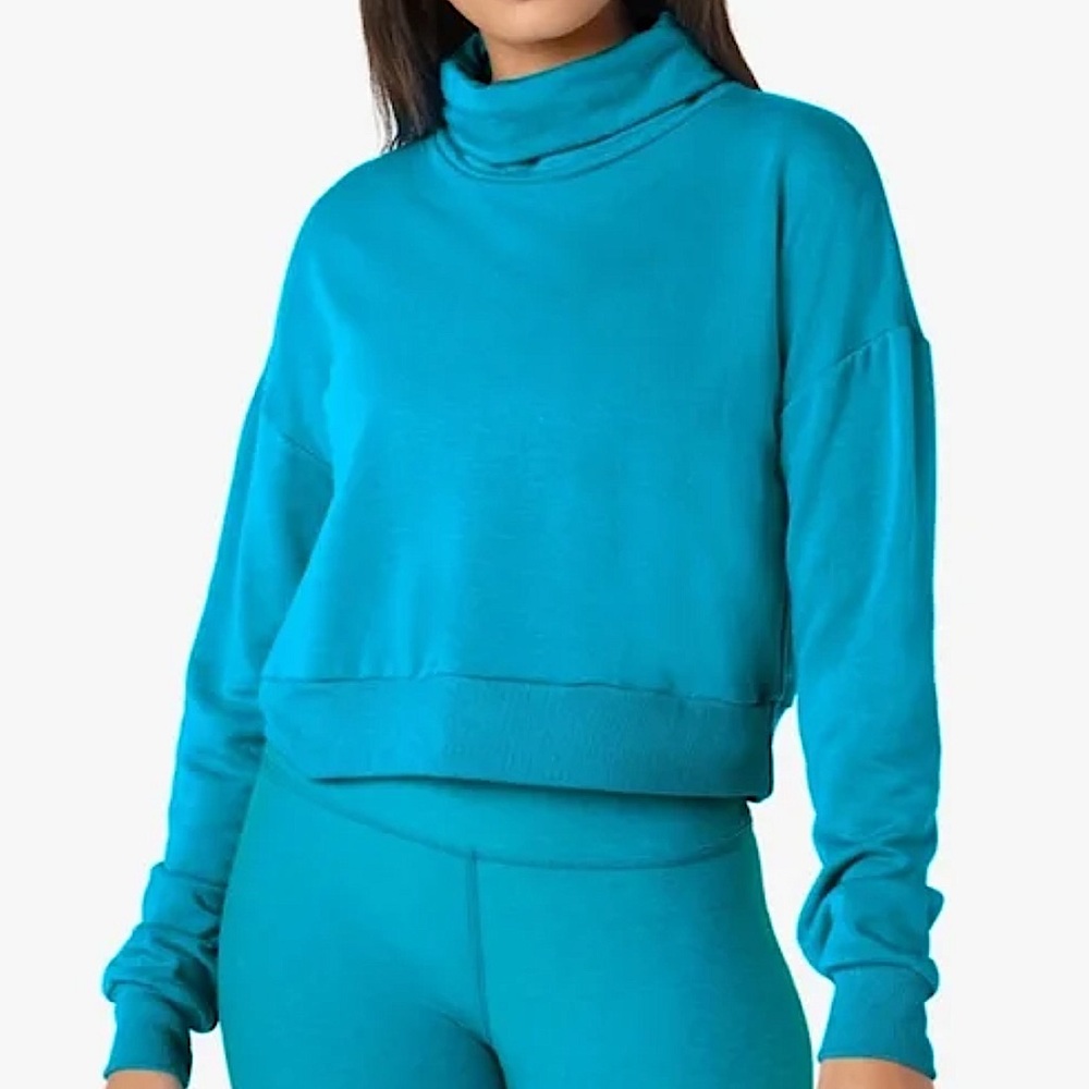 Beyond Yoga all time cropped long sleeve turtleneck pullover